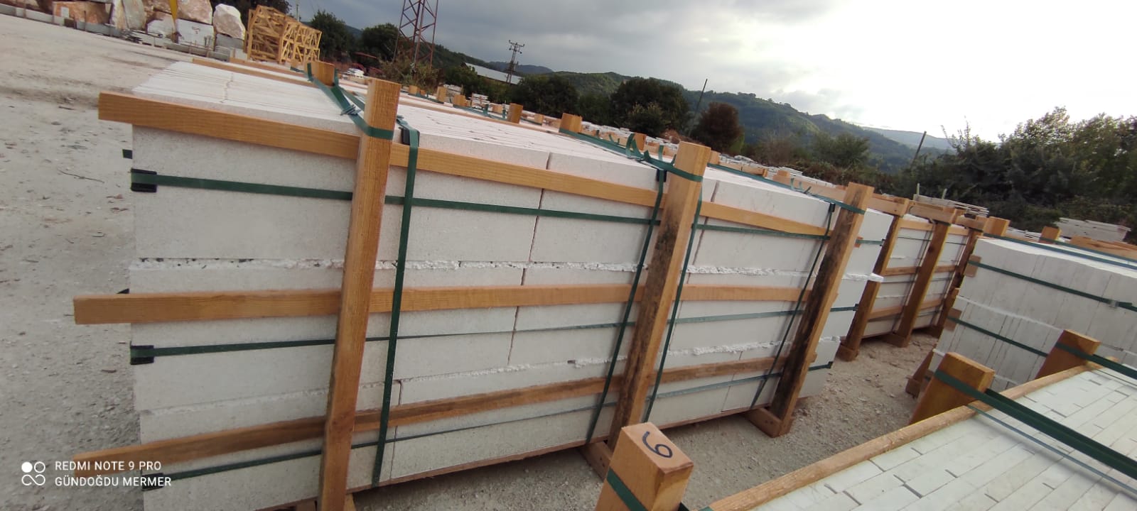 Bursa Açık Bej Kumlamalı Mermer 